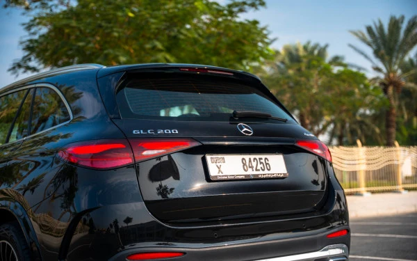 Black Mercedes GLC 200 SUV Photo 10