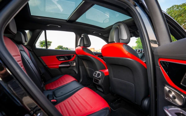 Black Mercedes GLC 200 SUV Photo 13