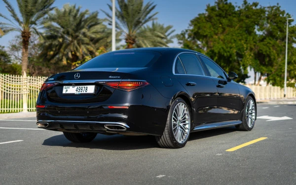 Black Mercedes S500 Photo 2