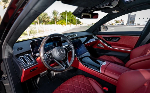 Black Mercedes S500 Photo 3