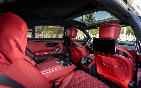Black Mercedes S500 Photo 5