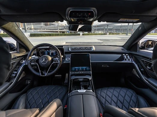 Black Mercedes S500 Photo 8