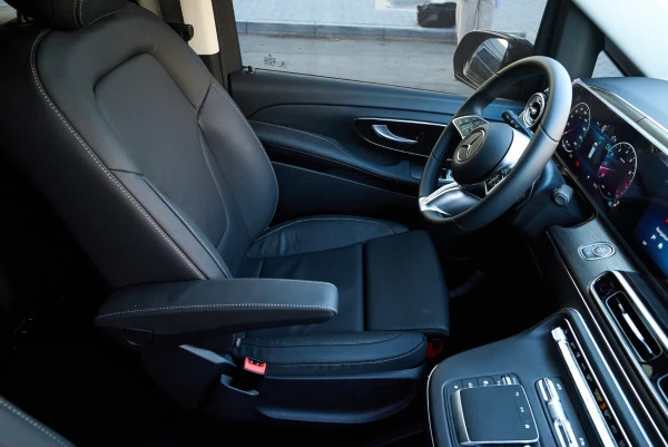 Black Mercedes V300 Avantgarde Extra Long Photo 6