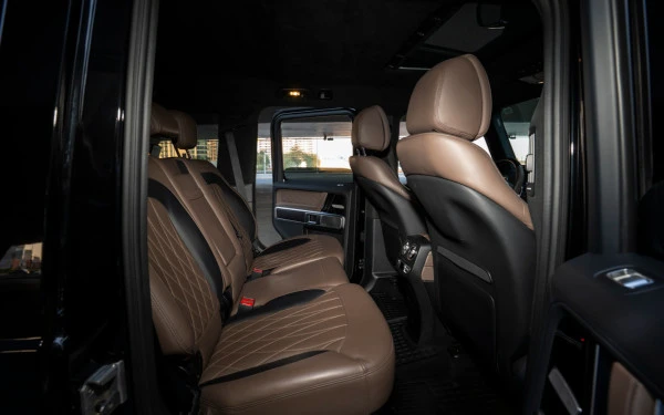Black Mercedes V300 Avantgarde Extra Long Photo 9