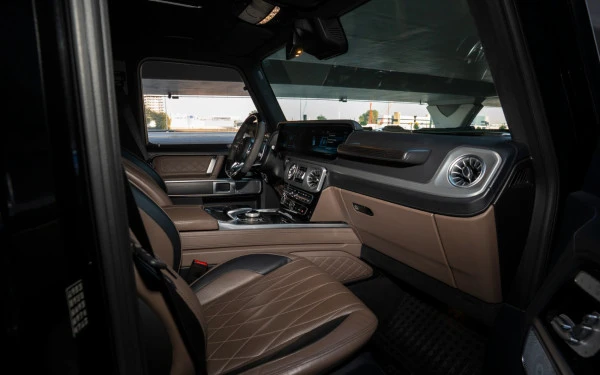 Black Mercedes V300 Avantgarde Extra Long Photo 17