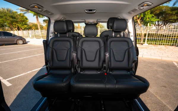 Black Mercedes V300 Avantgarde Extra Long Photo 21