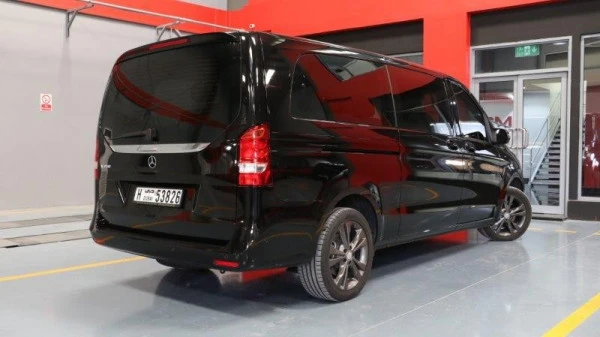 Black Mercedes V250 Photo 6