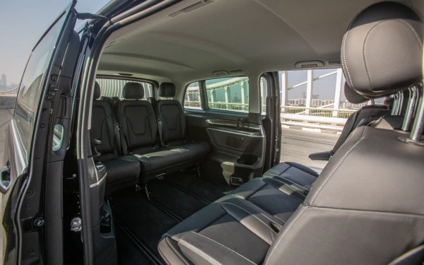 Black Mercedes V250 Photo 6