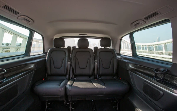 Black Mercedes V250 Photo 7