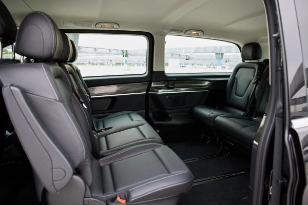 Black Mercedes V250 Photo 6