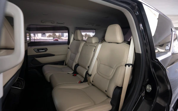Black Nissan Patrol SE Photo 6
