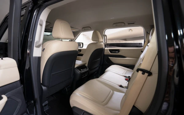 Black Nissan Patrol SE Photo 8