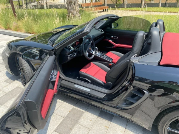 Black Porsche Boxster 718 Photo 5