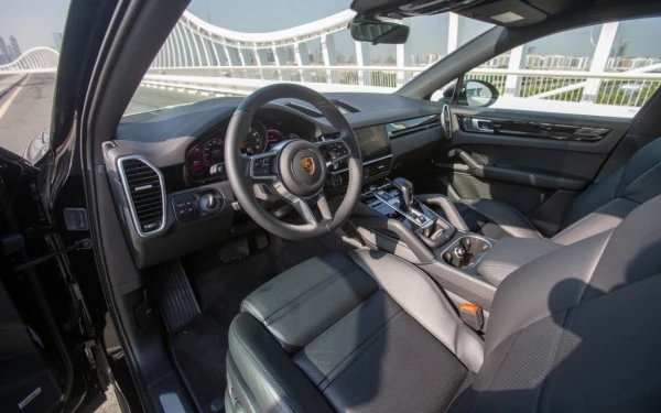 Black Porsche Cayenne coupe Photo 5
