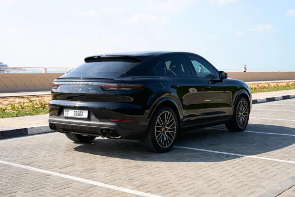 Black Porsche Cayenne coupe Photo 5