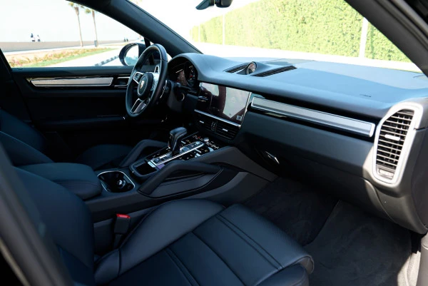 Black Porsche Cayenne coupe Photo 8