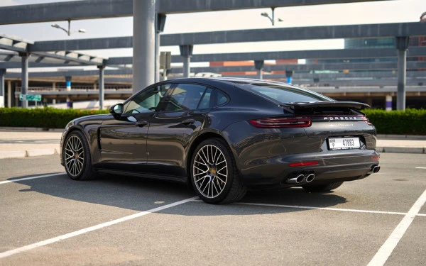 Porsche Panamera 4