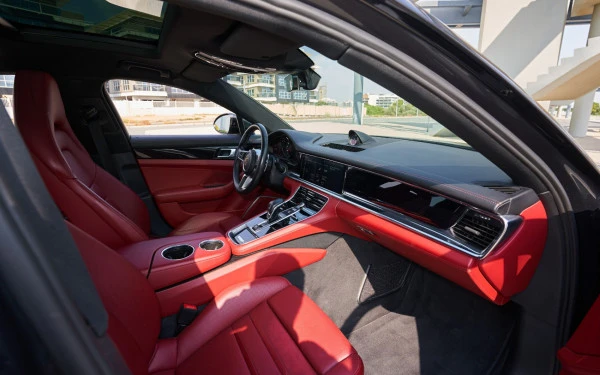 Porsche Panamera 4