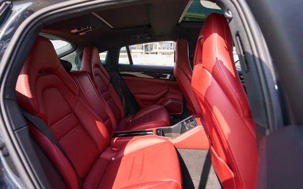 Dark Grey Porsche Panamera 4 Photo 5