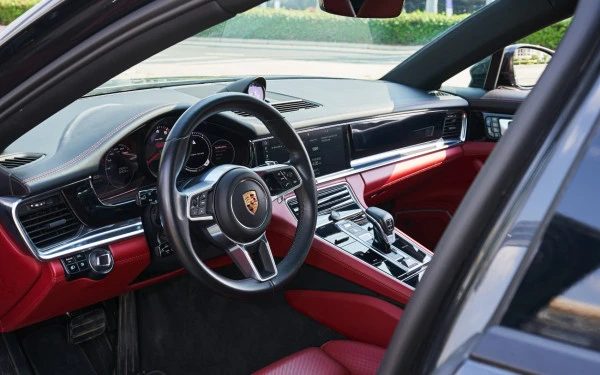 Dark Grey Porsche Panamera 4 Photo 6