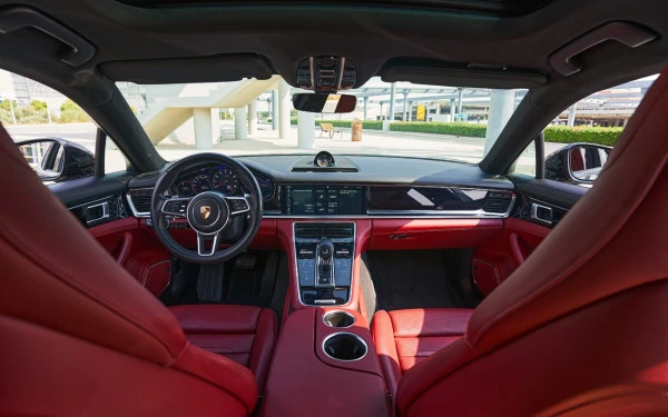 Dark Grey Porsche Panamera 4 Photo 7