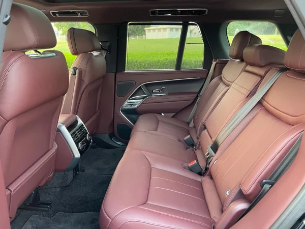 Black Range Rover Vogue Photo 7