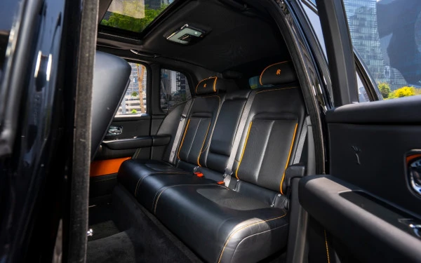 Black Rolls Royce Cullinan Photo 5