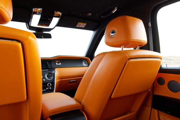 Black Rolls Royce Cullinan Photo 7