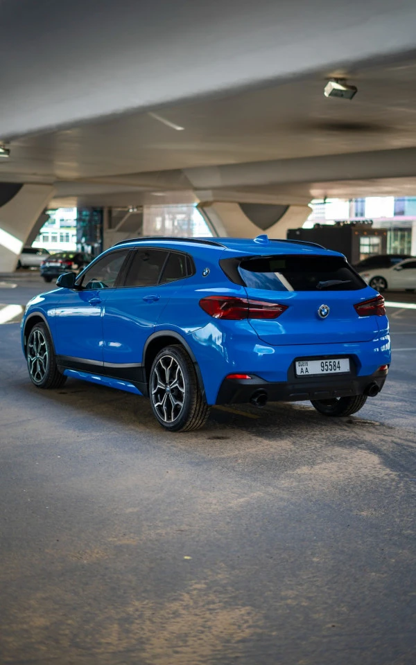 Blue BMW X2 Photo 6