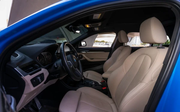 Blue BMW X2 Photo 7