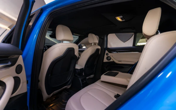 Blue BMW X2 Photo 8