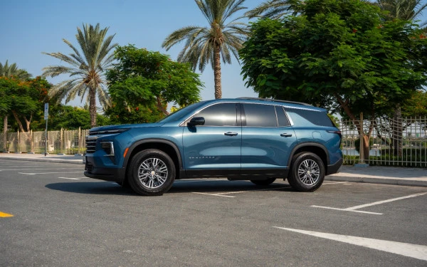Blue Chevrolet Traverse Photo 5