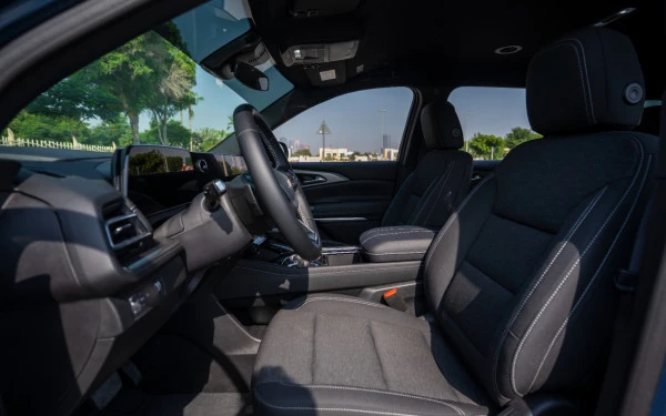 Blue Chevrolet Traverse Photo 6