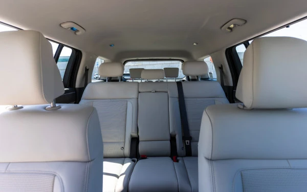 Blue Hyundai Santa Fe Photo 9