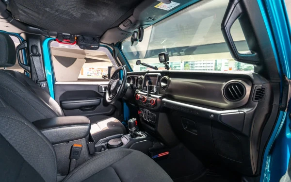 Blue Jeep Wrangler Limited Sport Edition convertible Photo 6