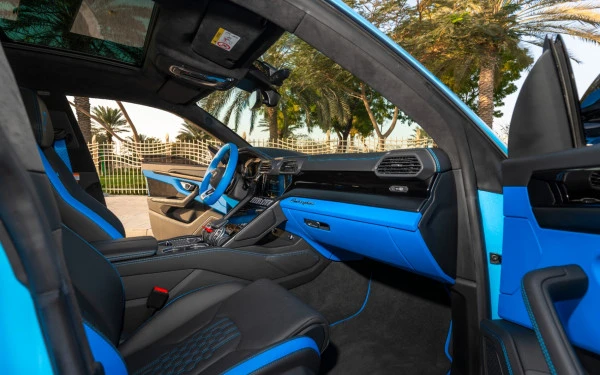 Blue Lamborghini Urus Photo 17