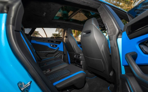 Blue Lamborghini Urus Photo 20