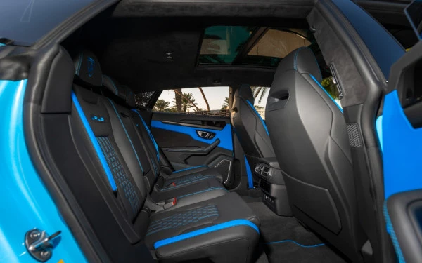 Blue Lamborghini Urus Photo 23