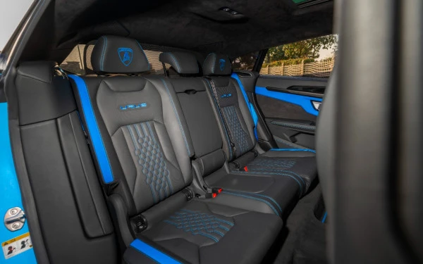 Blue Lamborghini Urus Photo 24