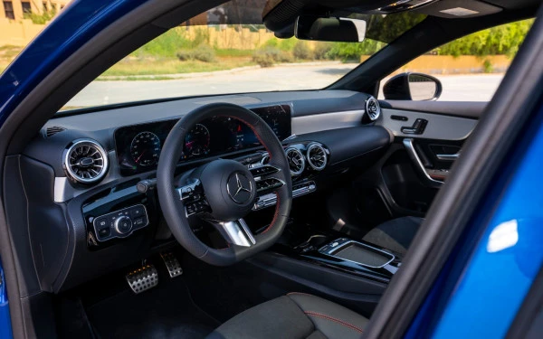 Blue Mercedes A200 Photo 6