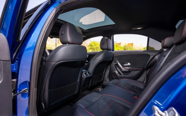 Blue Mercedes A200 Photo 7