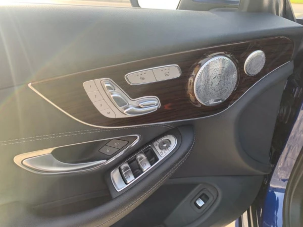 Blue Mercedes C300 cabrio Photo 7