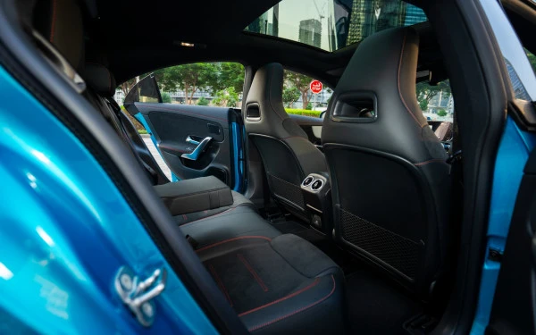 Blue Mercedes CLA200 Photo 15