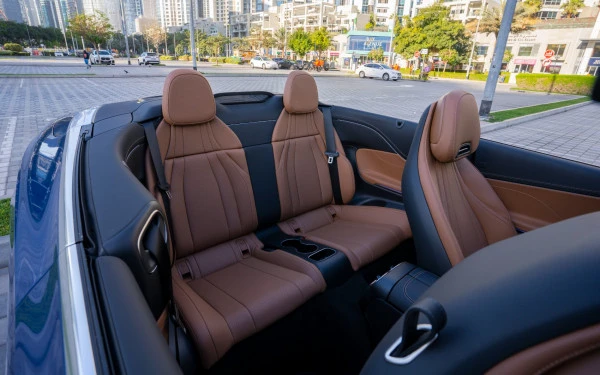Blue Mercedes CLE 200 AMG cabriolet/convertible Photo 7