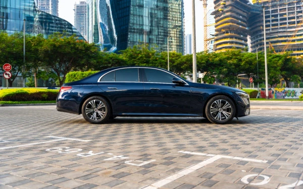 Blue Mercedes E200 Photo 5
