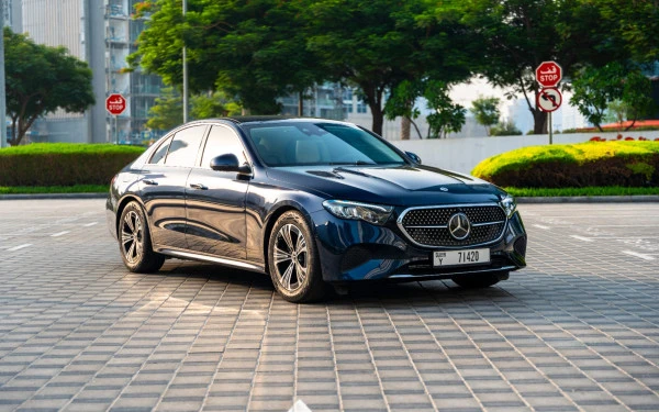 Blue Mercedes E200 Photo 6