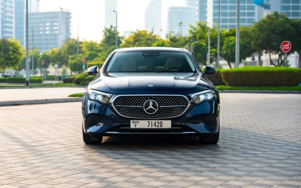 Blue Mercedes E200 Photo 7