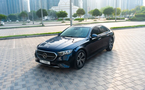 Blue Mercedes E200 Photo 8