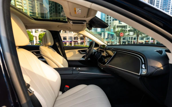 Blue Mercedes E200 Photo 13