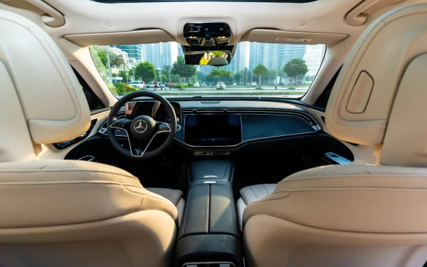 Blue Mercedes E200 Photo 15